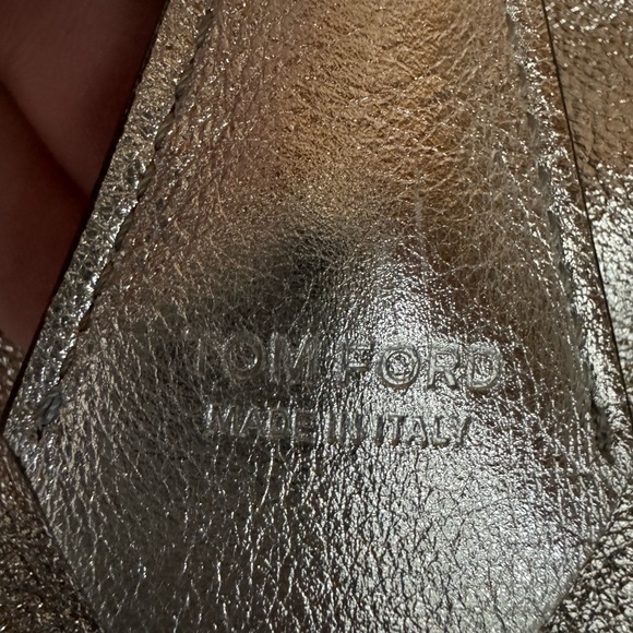 TOM FORD Large Metallic Calfskin Leather Bucket Bag in Silver NWT - Picture 4 of 14